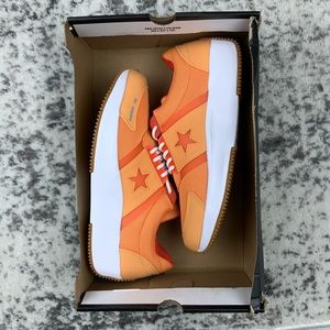 run star retro glow low top